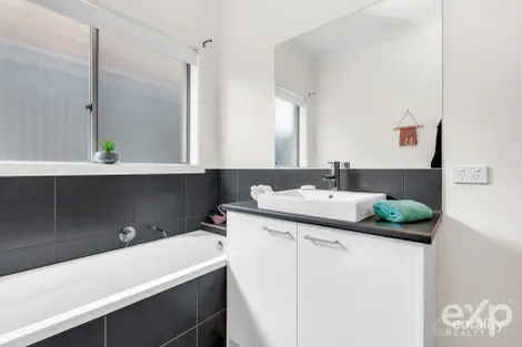 Property photo of 4 Brown Hill Close Blakeview SA 5114