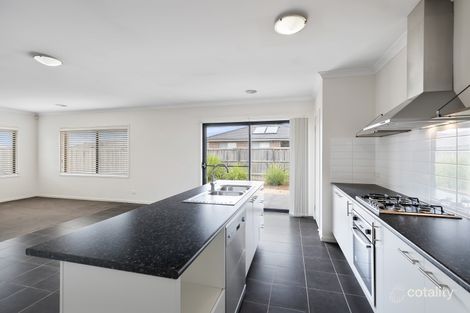 Property photo of 30 Gyrfalcon Way Doreen VIC 3754
