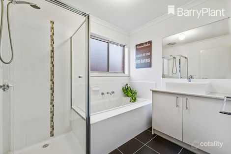 Property photo of 18 Surveyor Street Wyndham Vale VIC 3024