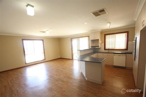 Property photo of 7 Bokara Place Glenfield Park NSW 2650