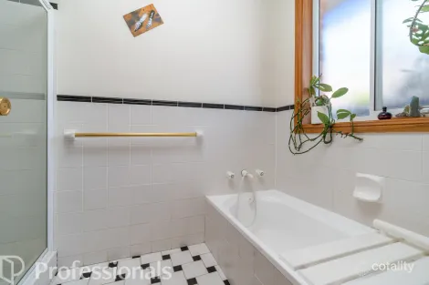 Property photo of 23 Ibis Crescent Orange NSW 2800