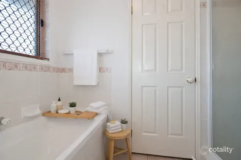 Property photo of 15 Robert South Drive Crestmead QLD 4132