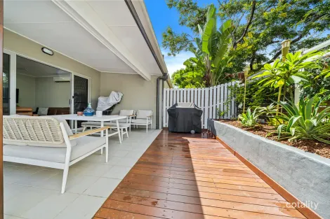 Property photo of 2/15 Bland Street Coopers Plains QLD 4108
