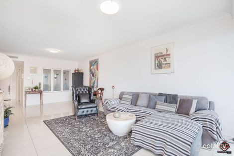 20/20 Labrador St, Labrador, QLD 4215