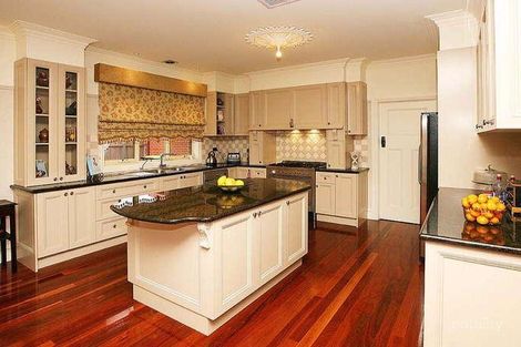 Property photo of 12 Sovereign Way Hillside VIC 3037