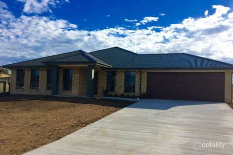 Property photo of 7 Somerset Place Scone NSW 2337