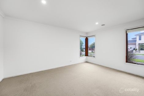 Property photo of 19 Gyrfalcon Way Doreen VIC 3754