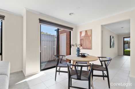 Property photo of 4 Stoke Heath Way Caroline Springs VIC 3023