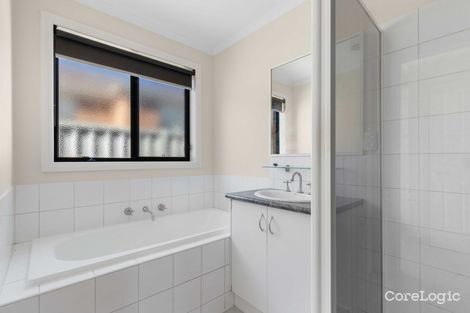 Property photo of 4 Stoke Heath Way Caroline Springs VIC 3023