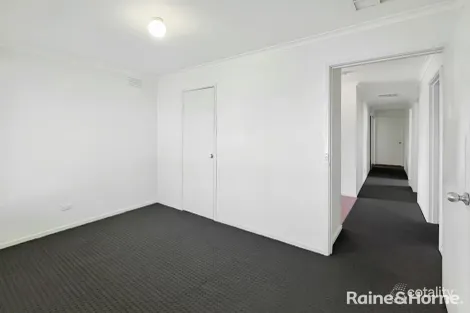 Property photo of 9 Clairmont Avenue Cranbourne VIC 3977