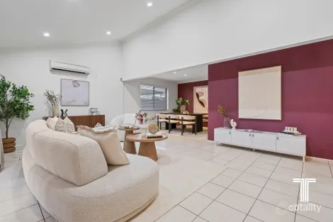 33 MONTE CARLO ST, WISHART, QLD 4122