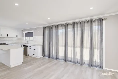 Property photo of 59 Northcott Parade Mount Austin NSW 2650