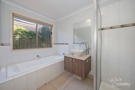 Property photo of 7 Kunuka Circuit Caroline Springs VIC 3023