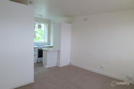 Property photo of 8/4 Wando Grove St Kilda East VIC 3183