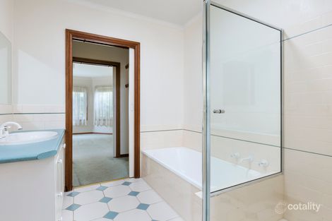 Property photo of 2/5 Francis Crescent Ferntree Gully VIC 3156