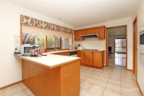 Property photo of 6 Royston Close Mill Park VIC 3082
