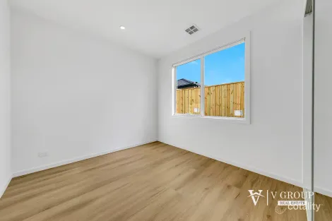 Property photo of 27 Digtree Crescent Mickleham VIC 3064