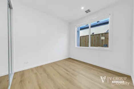 Property photo of 27 Digtree Crescent Mickleham VIC 3064