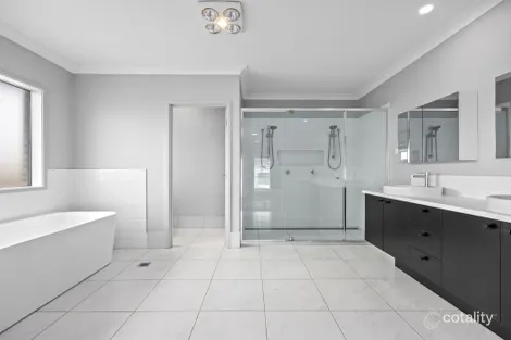 Property photo of 6 Stringybark Place Fernvale QLD 4306