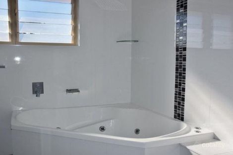 Property photo of 10 Naru Crescent Marks Point NSW 2280