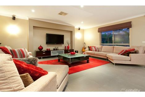 Property photo of 10 Lorne Court Berwick VIC 3806