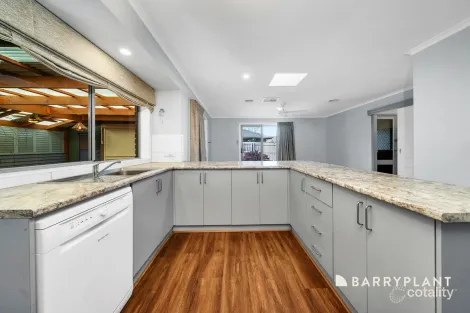 Property photo of 8 Weeden Drive Werribee VIC 3030
