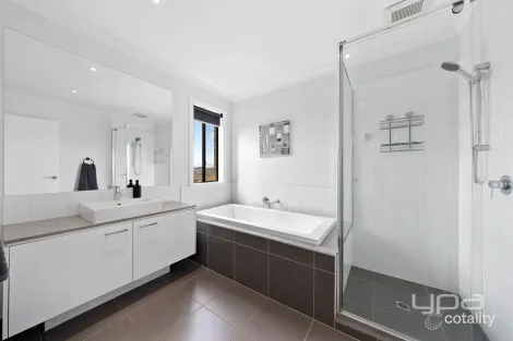 Property photo of 32 Garland Terrace Point Cook VIC 3030