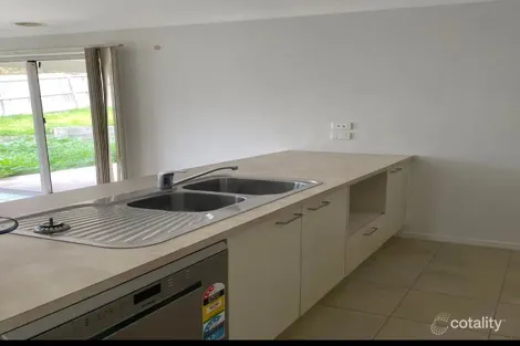 Property photo of 5 Chard Place Sunbury VIC 3429