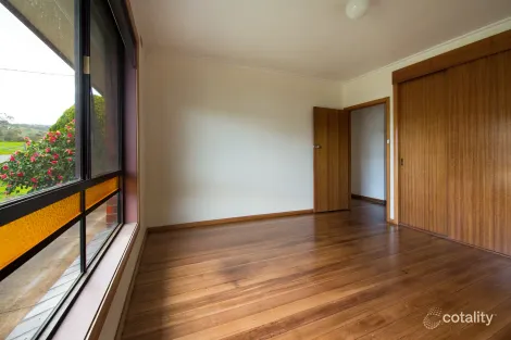 Property photo of 33 Newstead Road Maldon VIC 3463