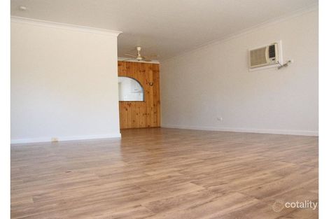 Property photo of 4 Red Robin Street Lightning Ridge NSW 2834