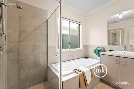 Property photo of 40 Barmah Drive South Morang VIC 3752
