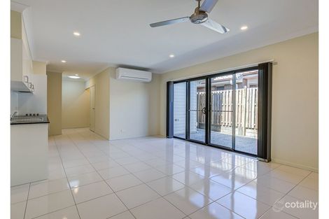 Property photo of 2/5 Merino Street Park Ridge QLD 4125