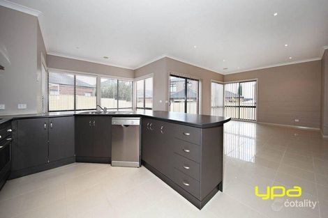 Property photo of 7 Hawthorn Way Caroline Springs VIC 3023