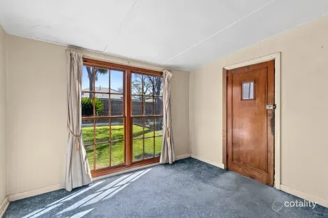 Property photo of 40 Lomond Terrace East Geelong VIC 3219