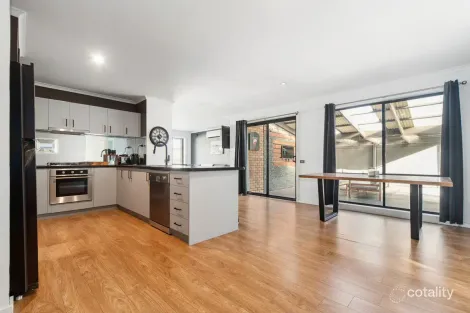 Property photo of 13 Earnshaw Drive Carrum Downs VIC 3201