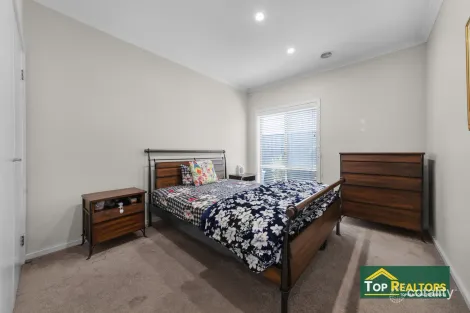 Property photo of 10 Hawker Street Williams Landing VIC 3027