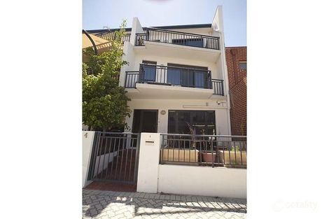 1/4 Tully Rd, East Perth, WA 6004