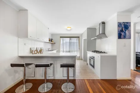 Property photo of 3 Mankina Circuit Delahey VIC 3037