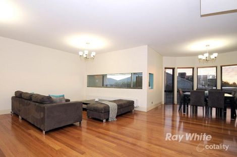 Property photo of 16 Haverbrack Drive Berwick VIC 3806