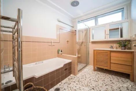 Property photo of 8 Hyde Avenue Killarney Heights NSW 2087