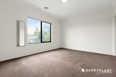 Property photo of 21 Nixon Drive Berwick VIC 3806