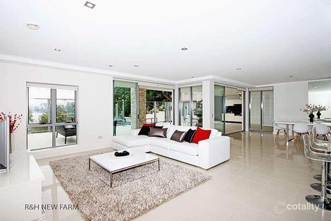 Property photo of 2/68 Lower River Terrace Kangaroo Point QLD 4169