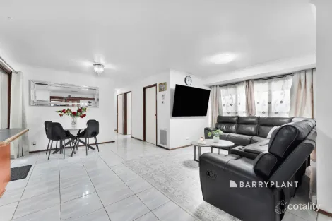 Property photo of 14 Dalvana Court Hampton Park VIC 3976