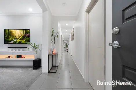 Property photo of 34 Parklink Drive Cranbourne East VIC 3977