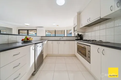 Property photo of 1 Exeter Place Strathfieldsaye VIC 3551