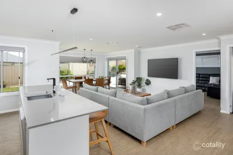 Property photo of 10 Lallal Place Gobbagombalin NSW 2650