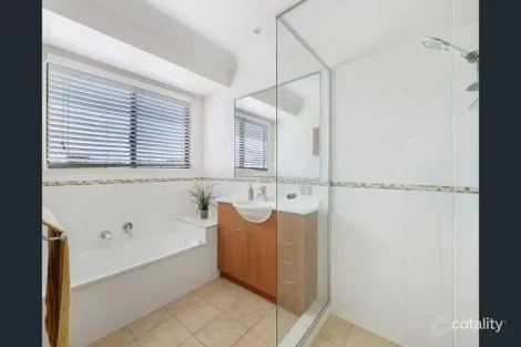 Property photo of 38 Meadowlake Drive Carrara QLD 4211