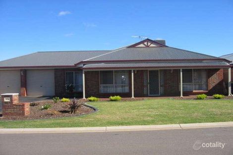 18 Quantock Cres, Craigmore, SA 5114