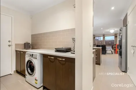 Property photo of 8 Springside Drive Cranbourne West VIC 3977