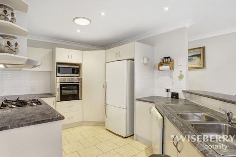 Property photo of 27 Dehavilland Circuit Hamlyn Terrace NSW 2259